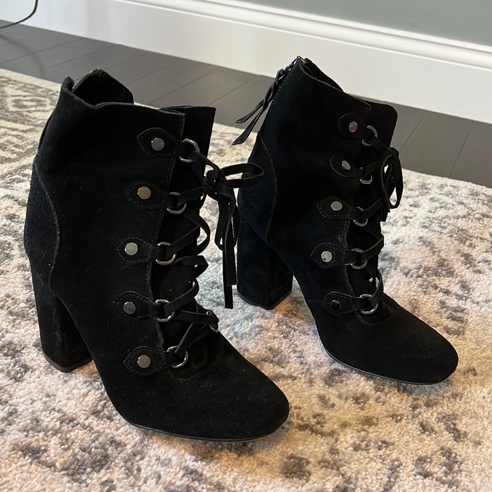 Splendid suede black lace up block heel bootie size 6 excellent condition